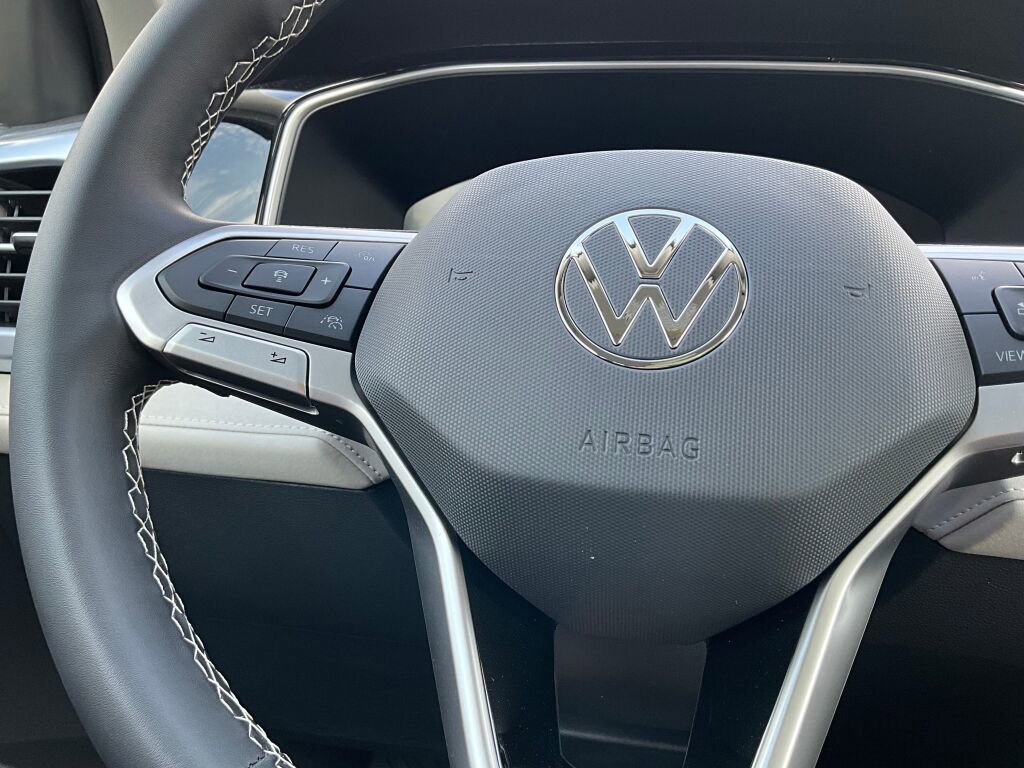 New 2025 Volkswagen Taos SE image 21
