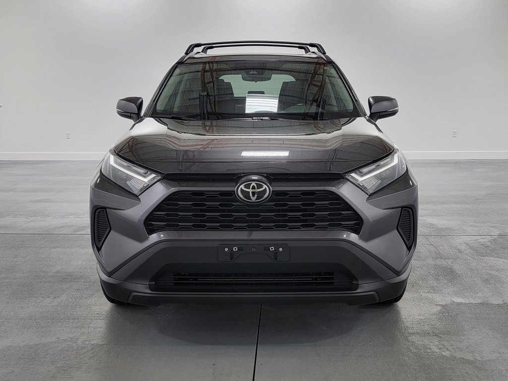 Used 2022 Toyota RAV4 XLE w/ Convenience Package FWD image 3