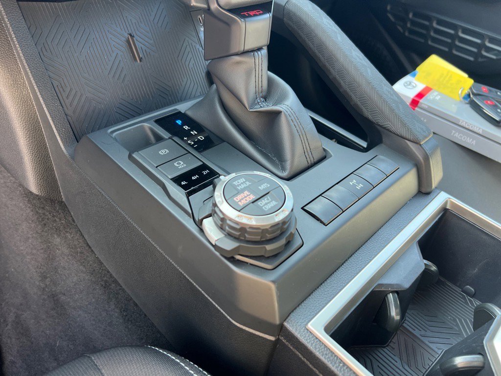Used 2024 Toyota Tacoma TRD Off-Road image 17