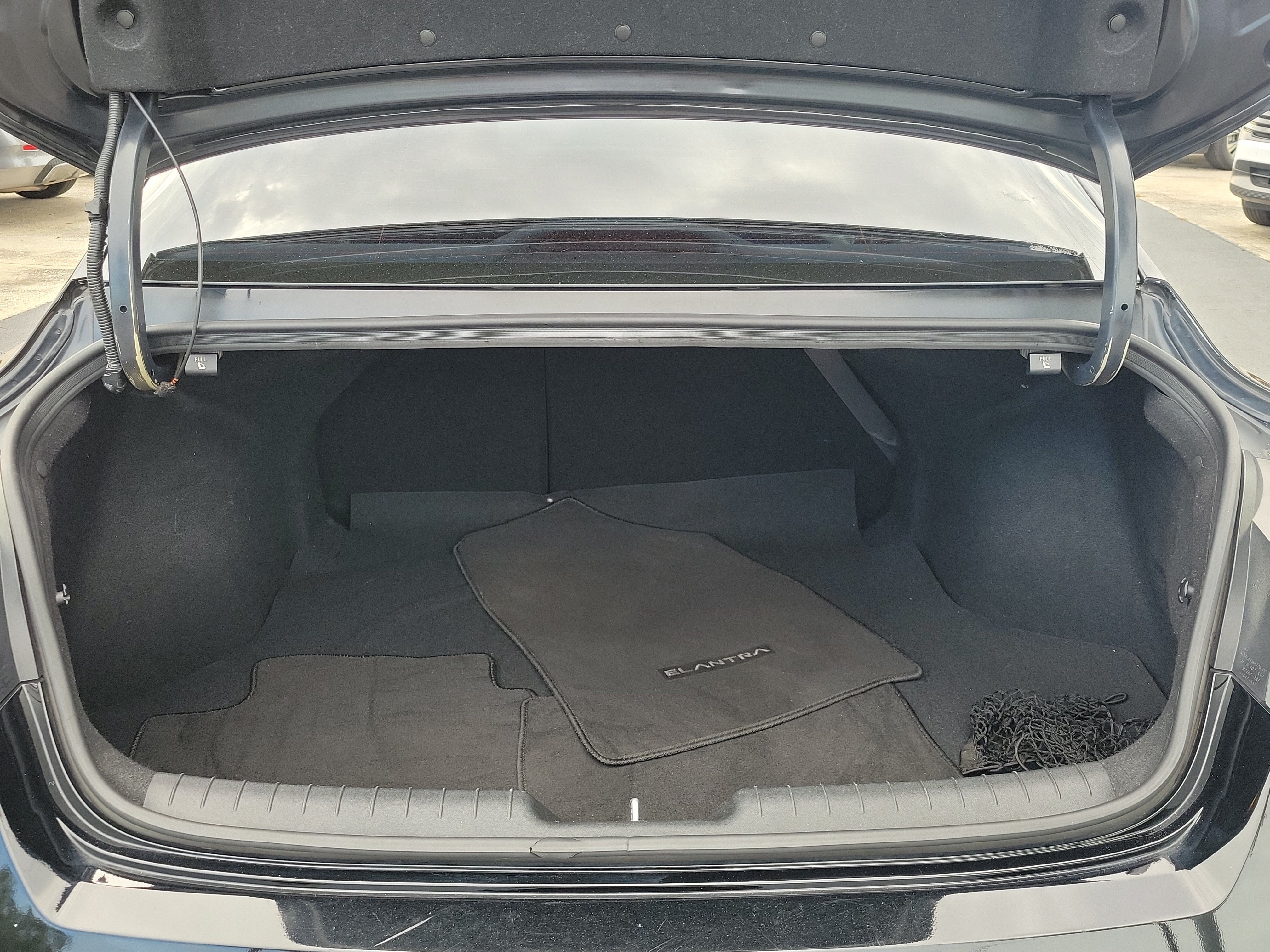 Used 2024 Hyundai Elantra SEL w/ Convenience Package FWD image 8