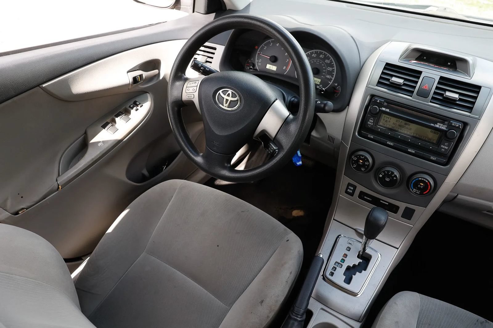 Used 2012 Toyota Corolla LE FWD image 12