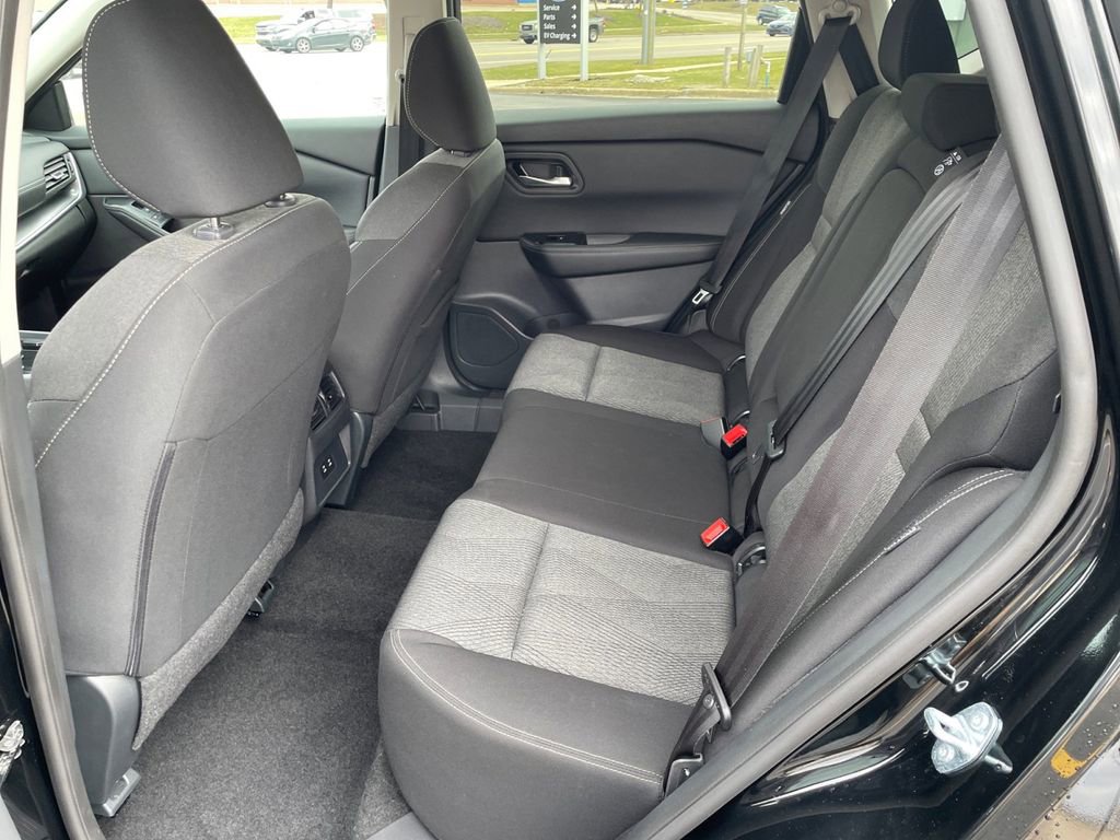 Used 2025 Nissan Rogue SV AWD/4WD image 14