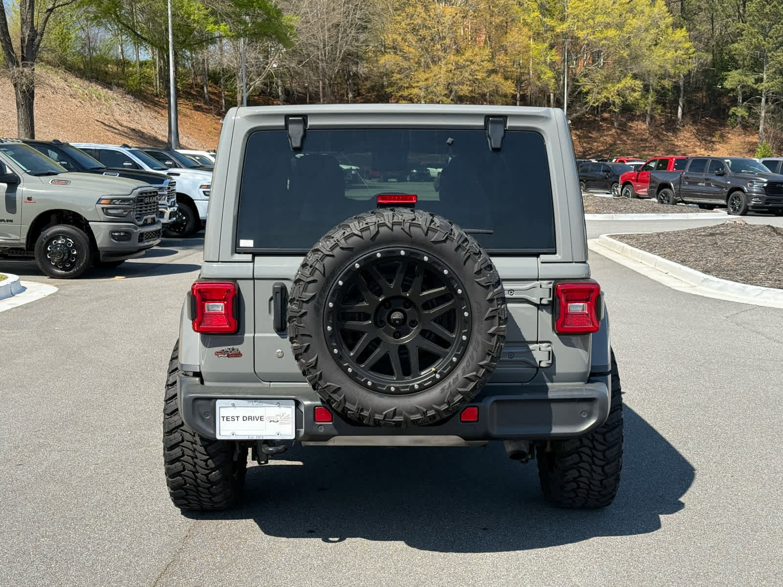 Used 2019 Jeep Wrangler Unlimited Sahara image 3