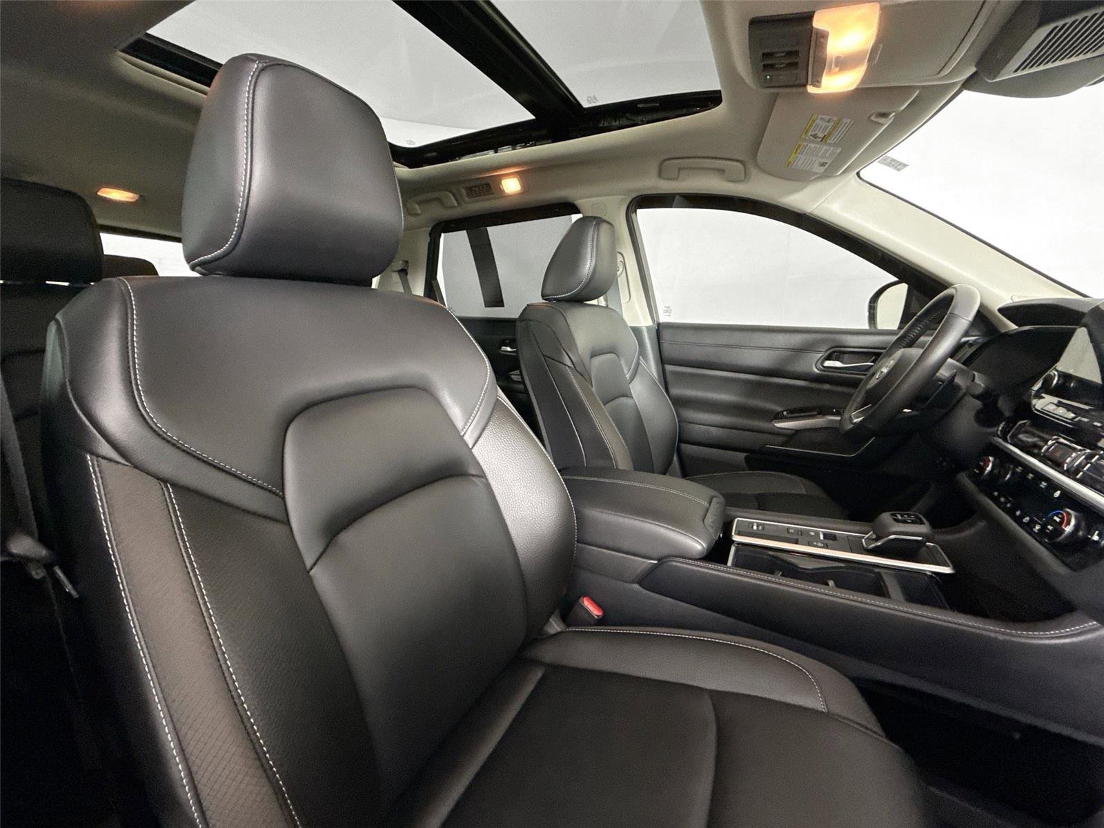 Used 2025 Nissan Pathfinder SL w/ SL Premium Package FWD image 41