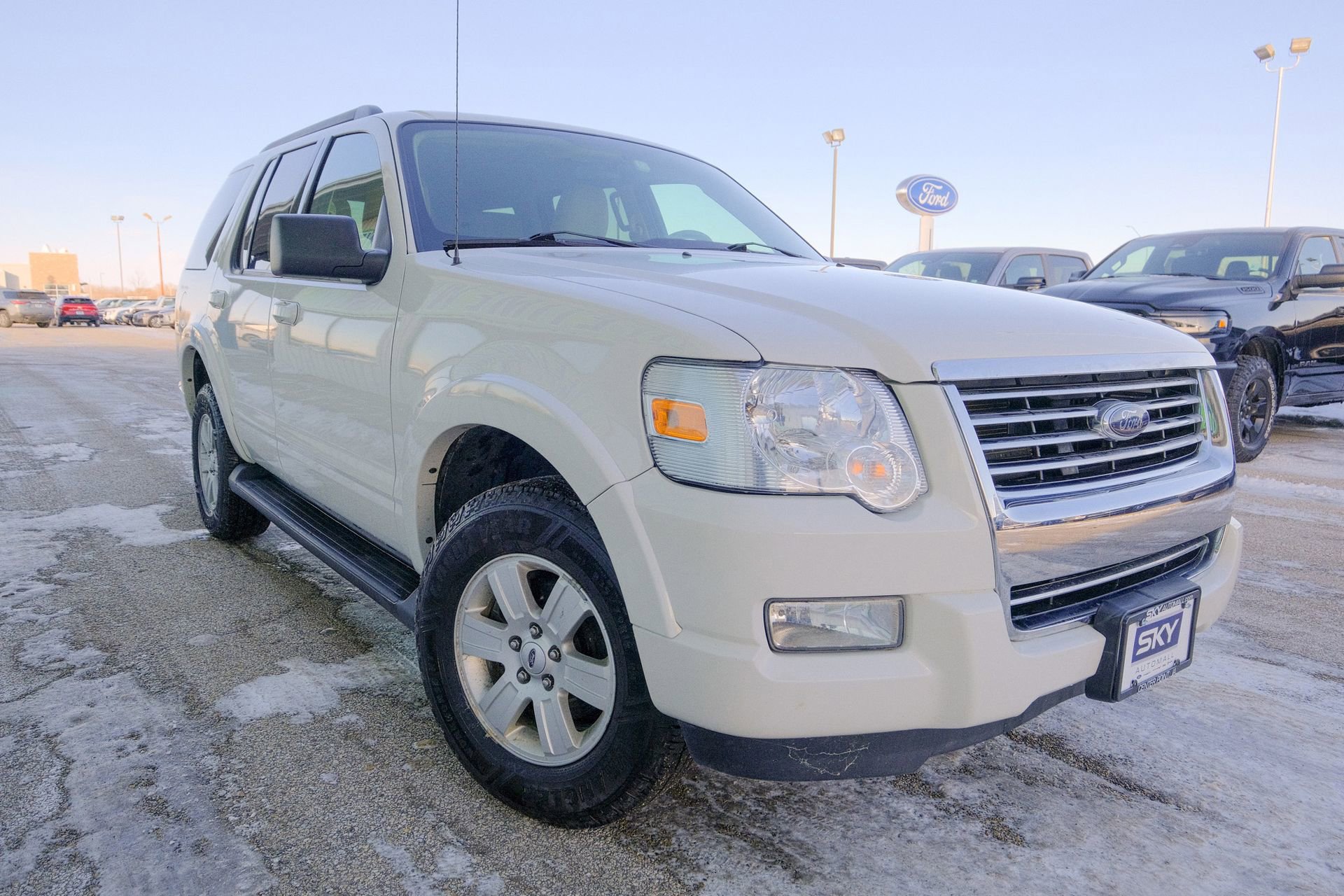 Used 2010 Ford Explorer XLT image 12