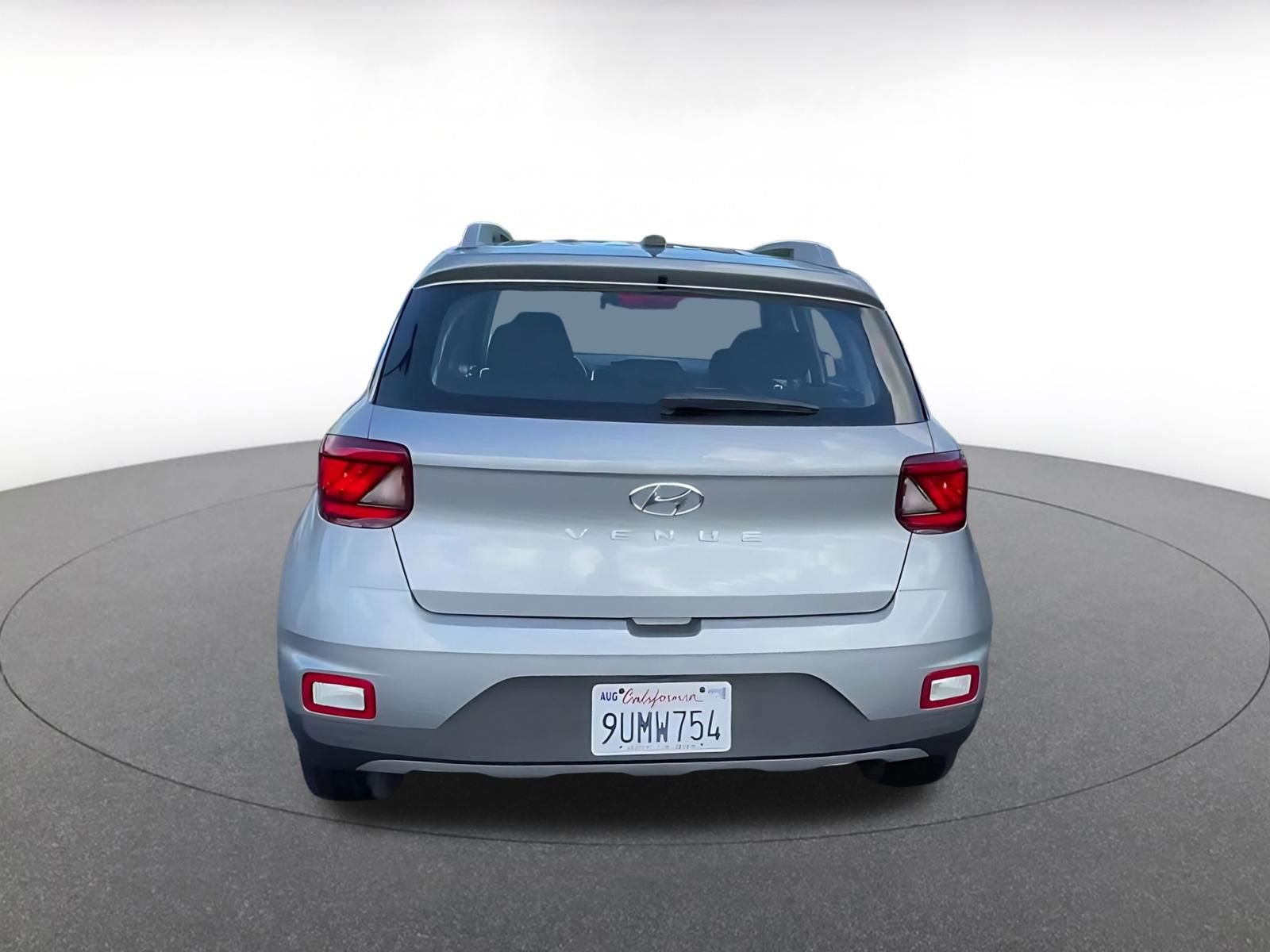 Used 2025 Hyundai Venue SEL FWD image 12