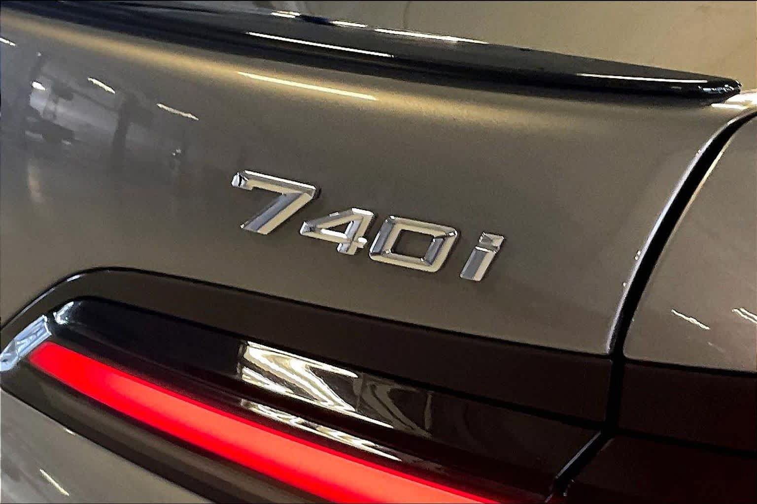 Certified 2023 BMW 740i RWD image 9