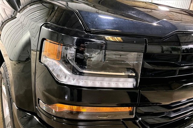 Used 2018 Chevrolet Silverado 1500 LT w/ LT Convenience Package image 4