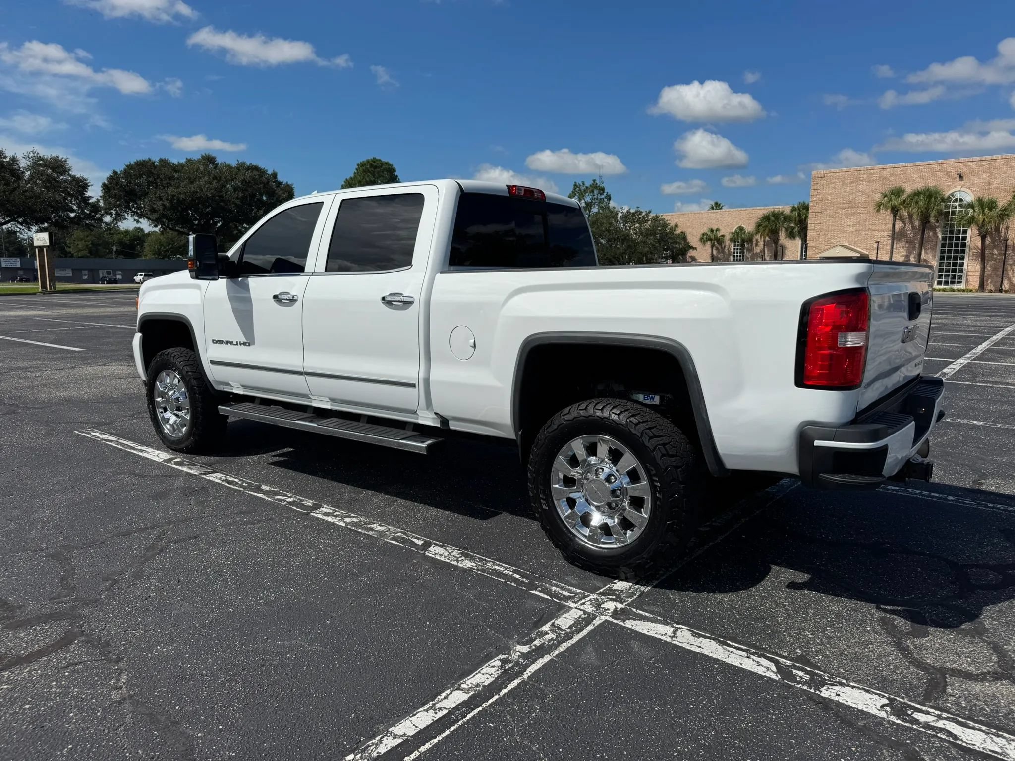 Used 2019 GMC Sierra 2500 Denali w/ Duramax Plus Package AWD/4WD image 9