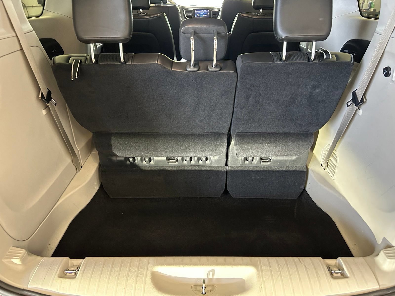 Used 2020 Chrysler Pacifica Limited FWD image 29