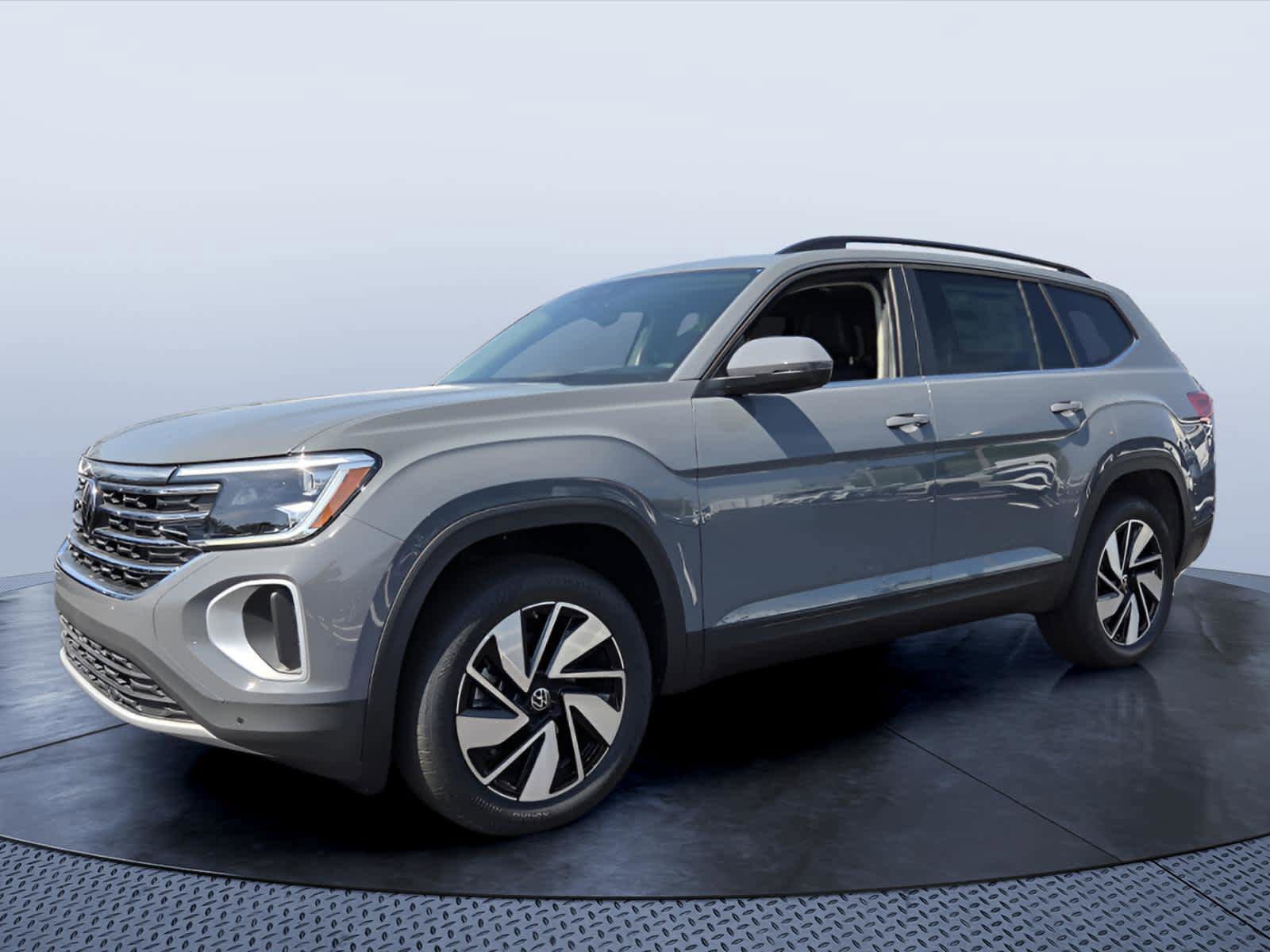 New 2026 Volkswagen Atlas SE FWD image 2