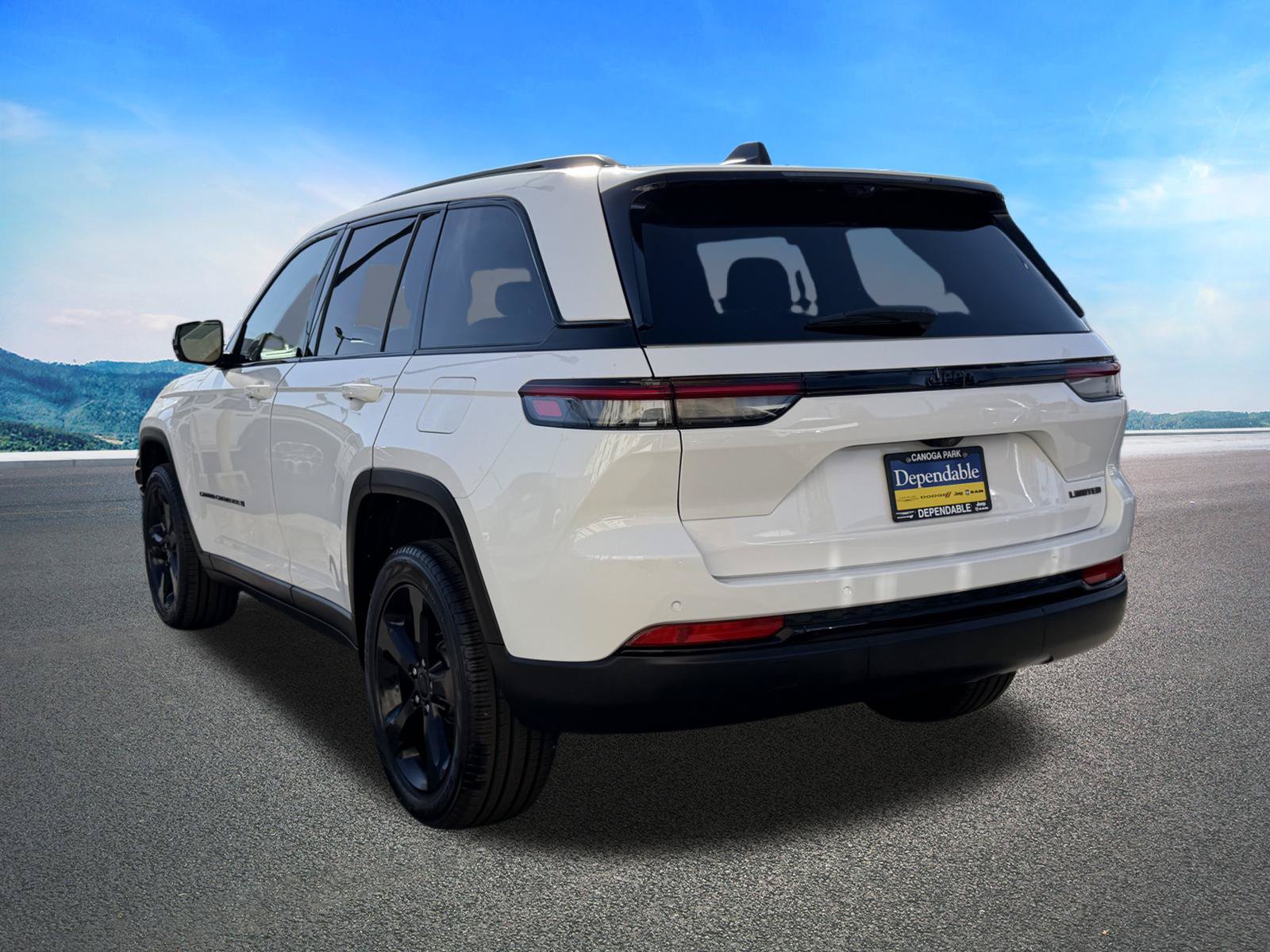 Used 2023 Jeep Grand Cherokee Limited w/ Luxury Tech Group II RWD image 8