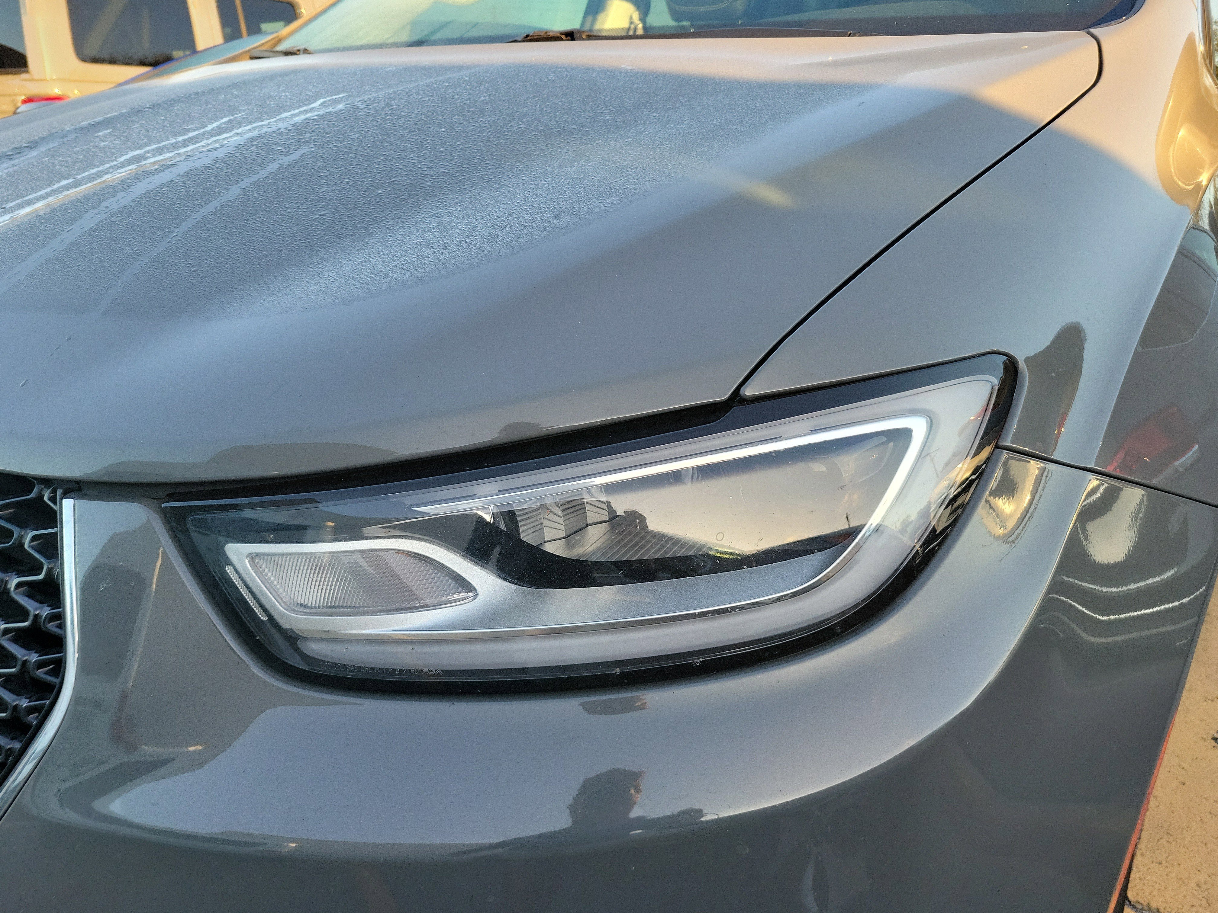 Used 2022 Chrysler Pacifica Touring-L image 4