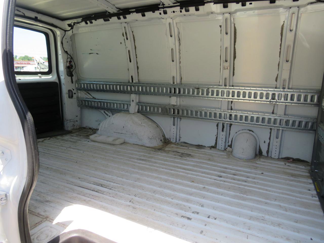 Used 2015 GMC Savana 2500 image 25