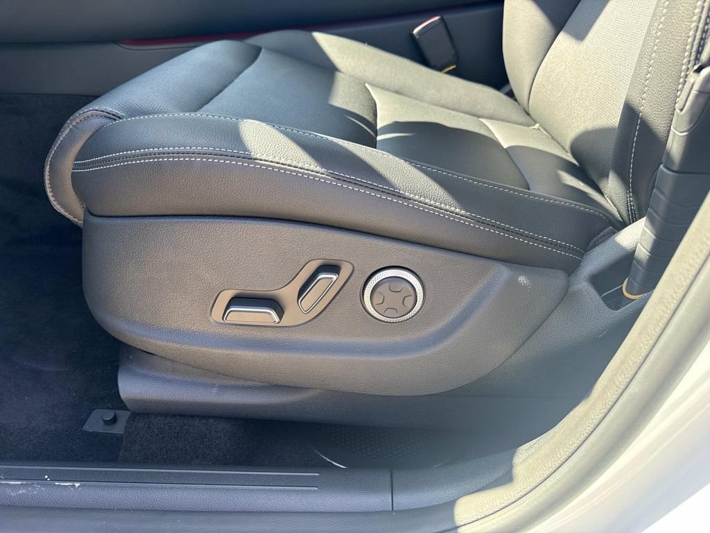 New 2026 Genesis GV70 2.5T Select AWD/4WD image 19