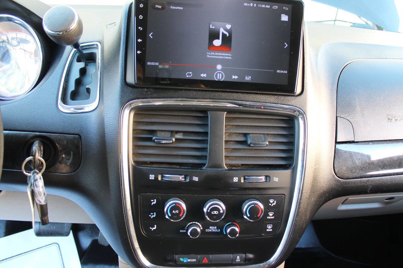 Used 2016 Dodge Grand Caravan SXT FWD image 42
