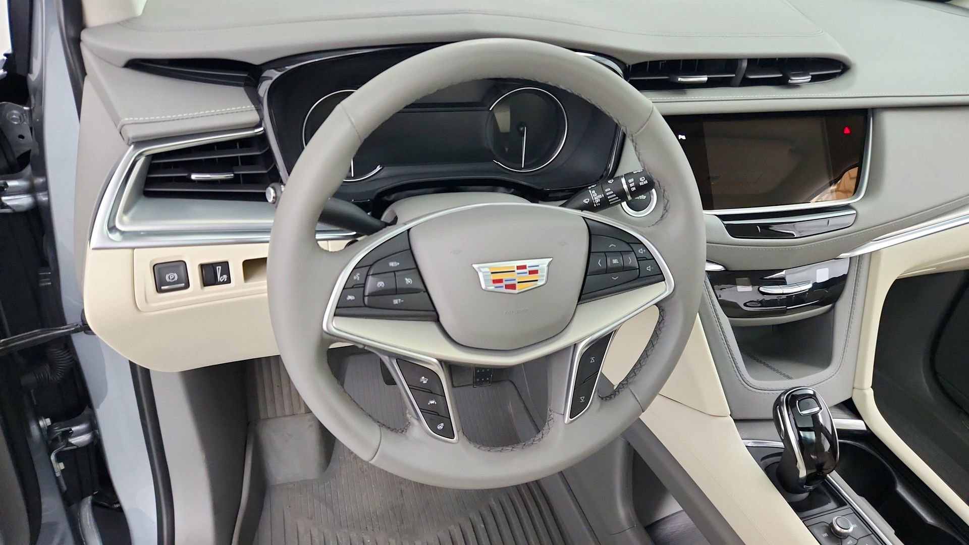 Used 2024 Cadillac XT5 Premium Luxury w/ LPO, Floor Liner Package FWD image 18