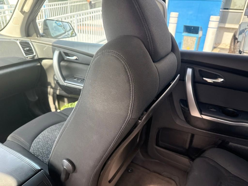 Used 2011 GMC Acadia SLE FWD image 16