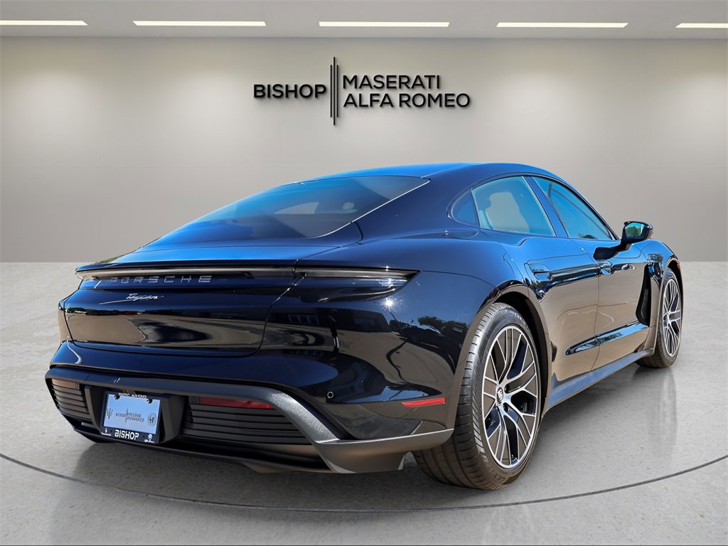 Used 2022 Porsche Taycan image 7