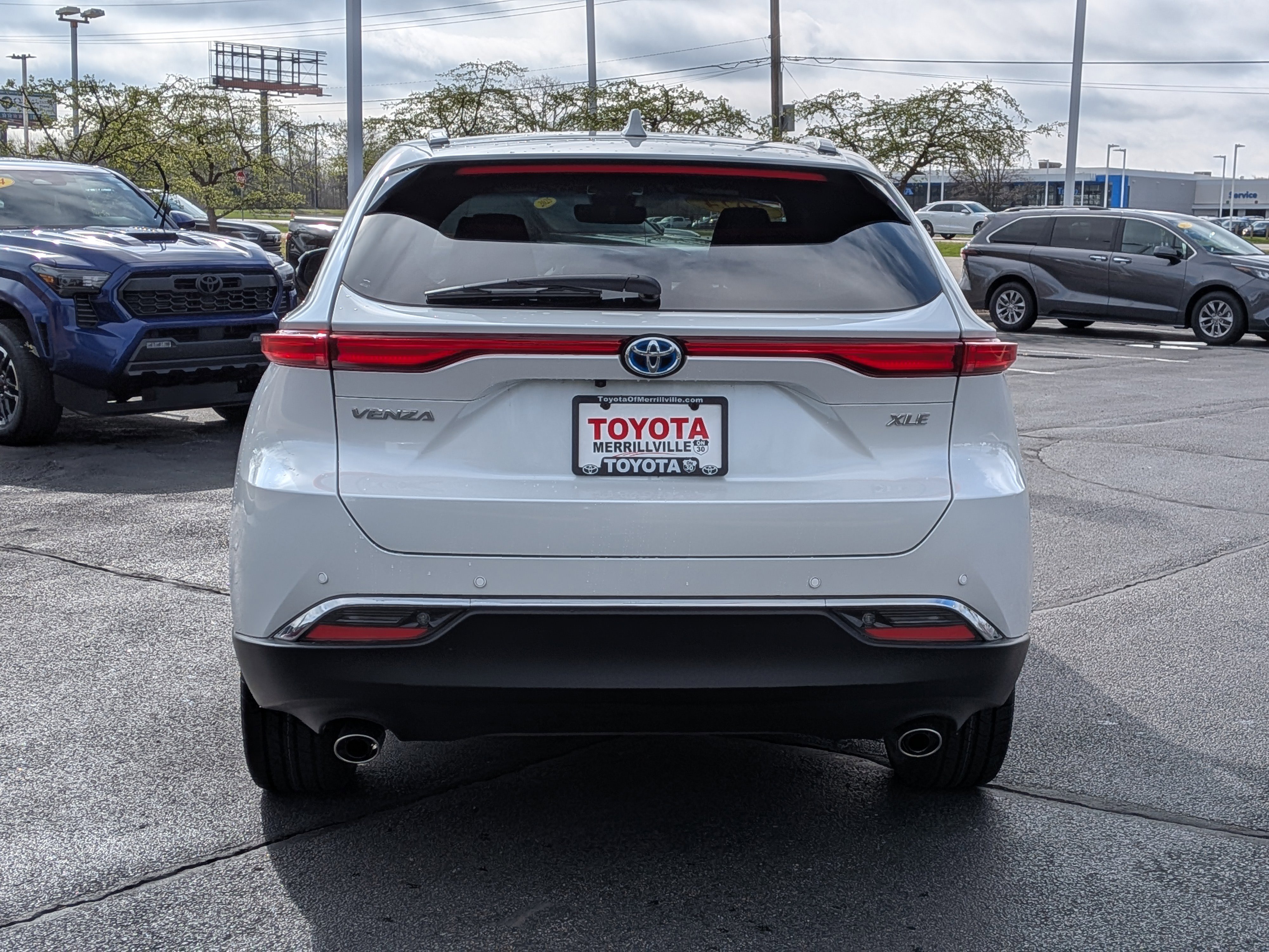 Used 2024 Toyota Venza XLE image 7