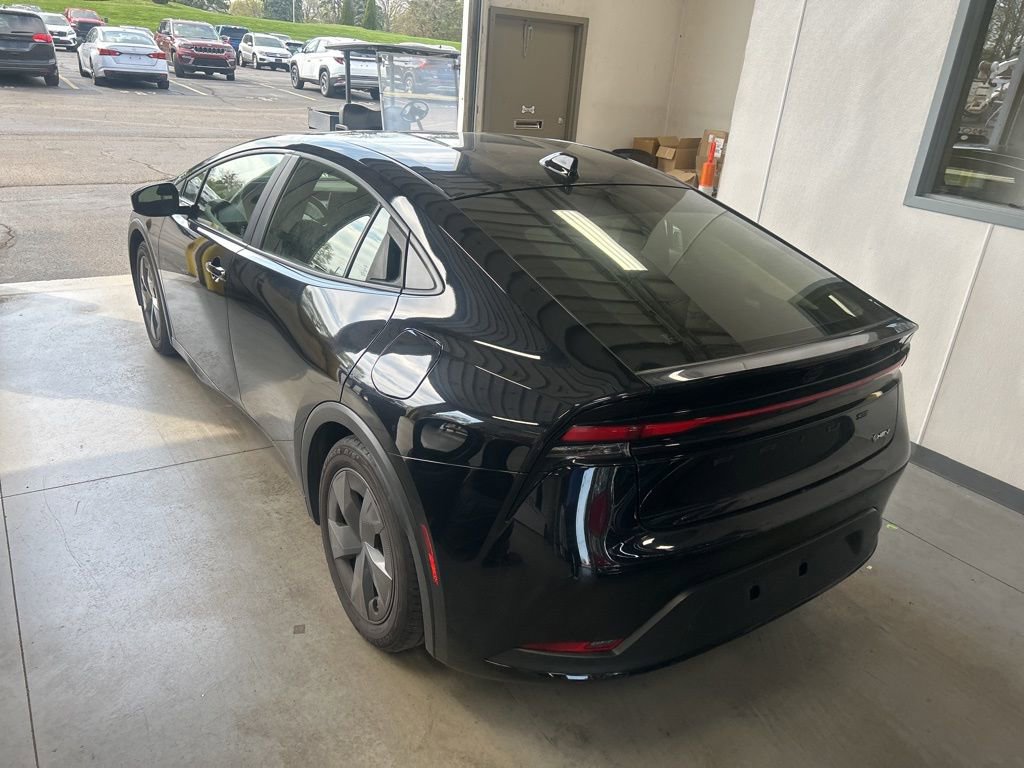 Used 2024 Toyota Prius LE image 5