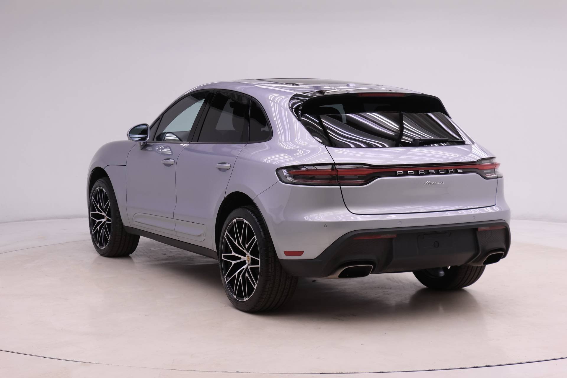 Used 2025 Porsche Macan image 3