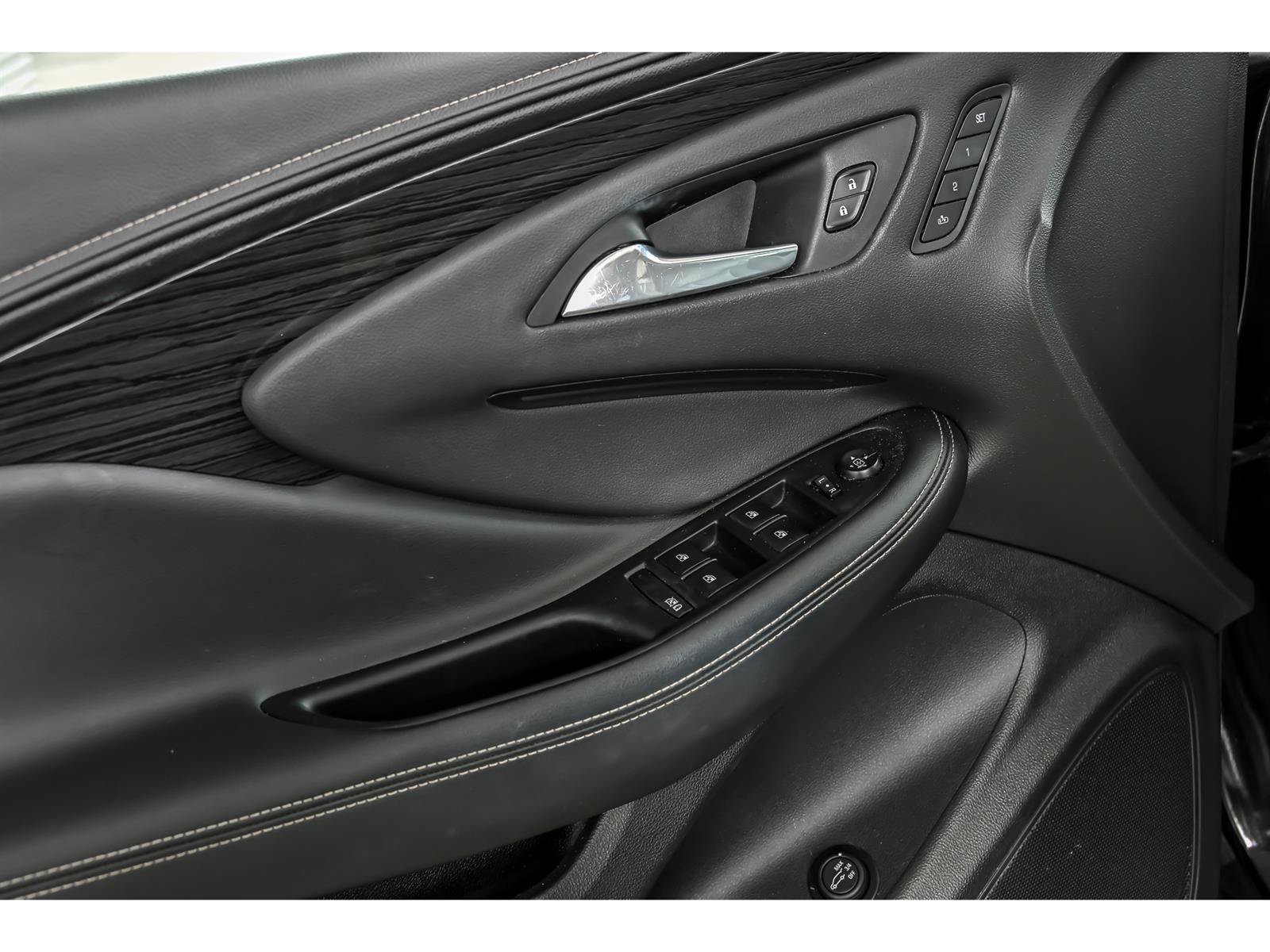 Used 2017 Buick Envision Essence FWD image 9