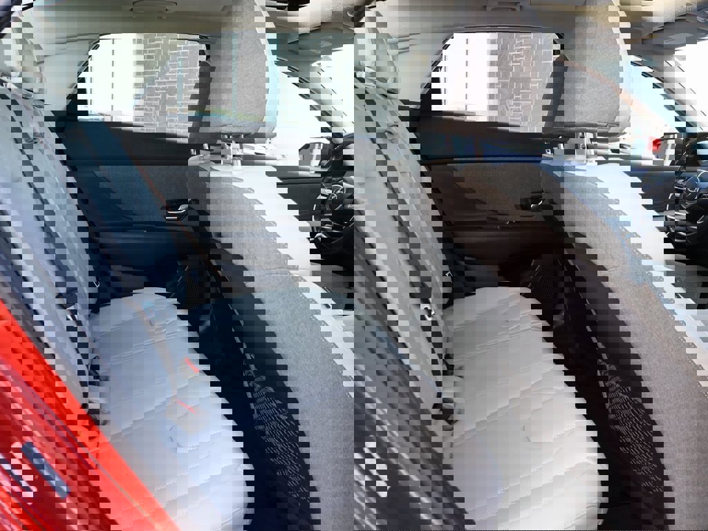 Certified 2022 Hyundai Elantra Limited image 13