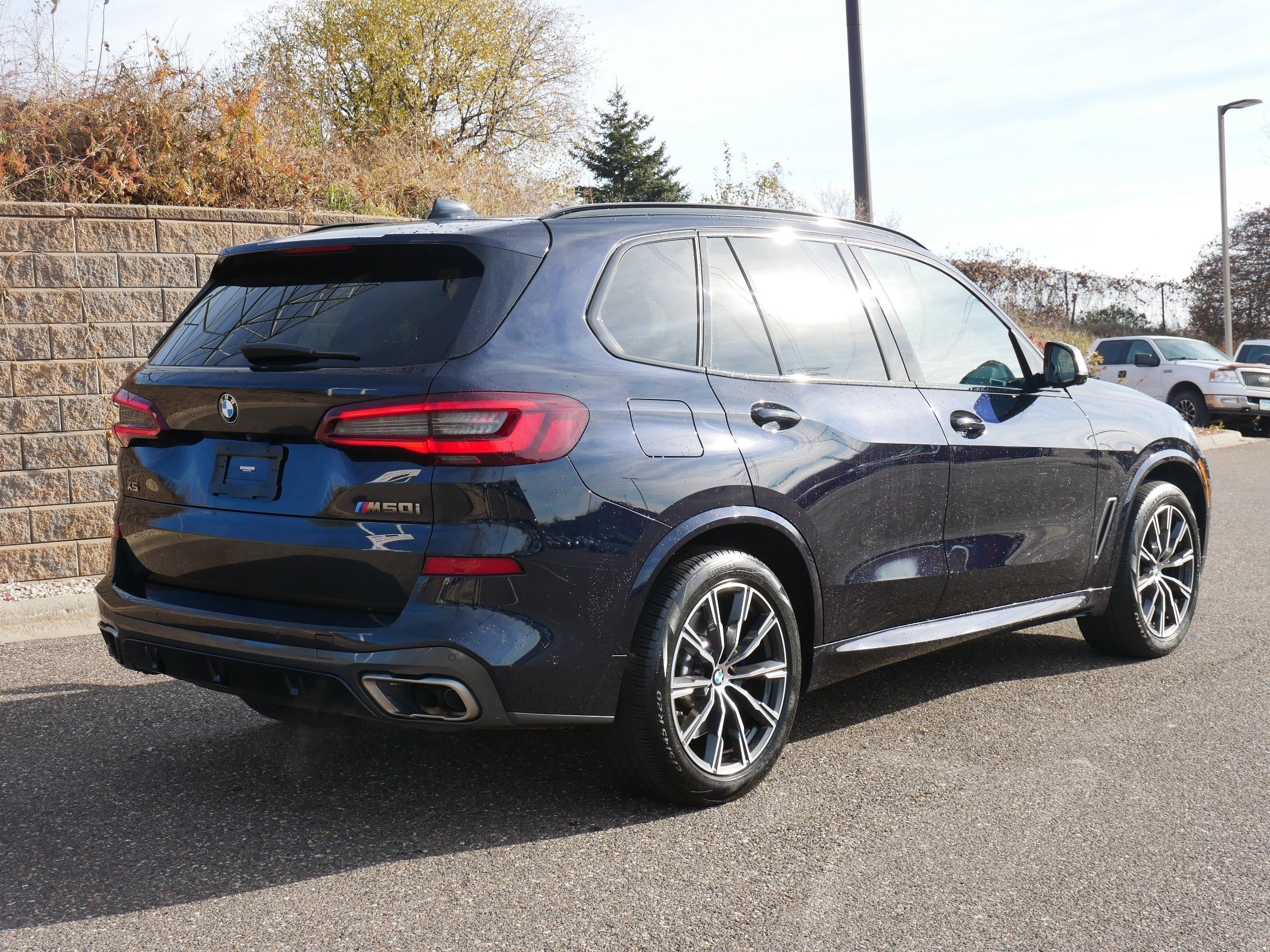 Used 2022 BMW X5 M50i image 6