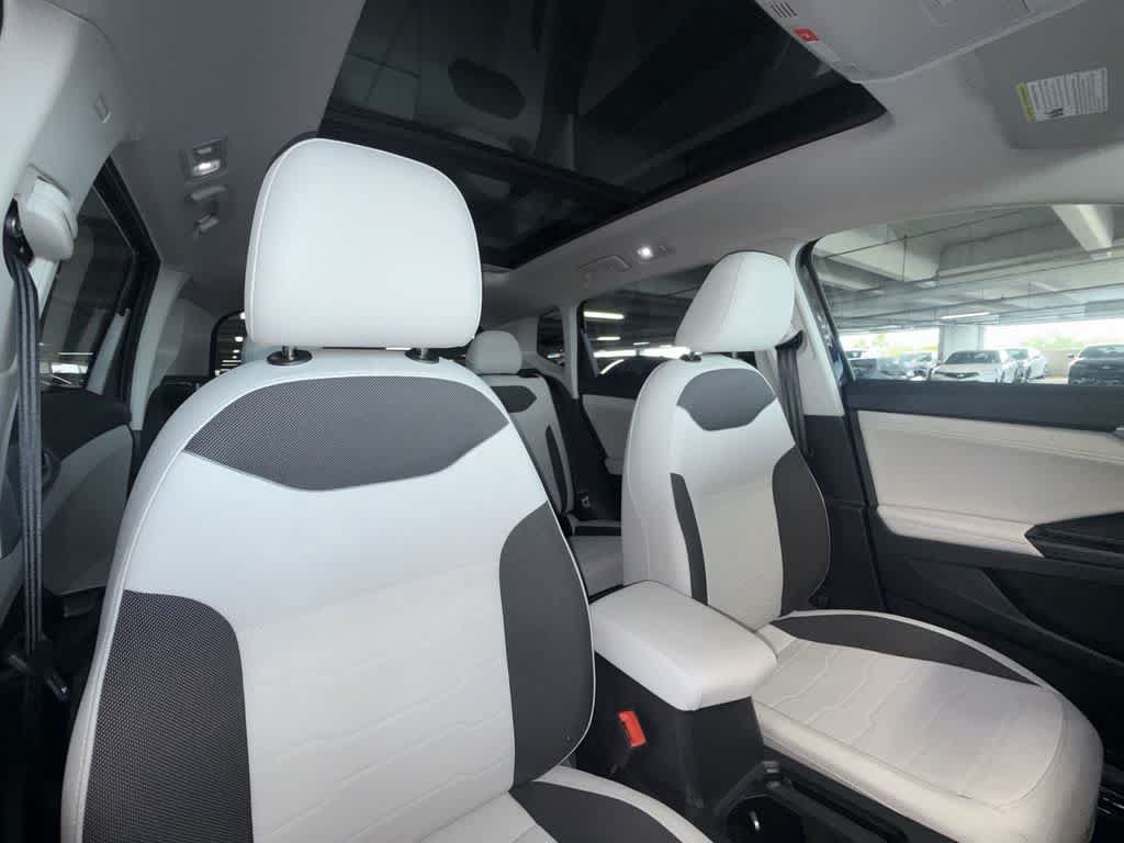 New 2025 Volkswagen Taos SE FWD image 27