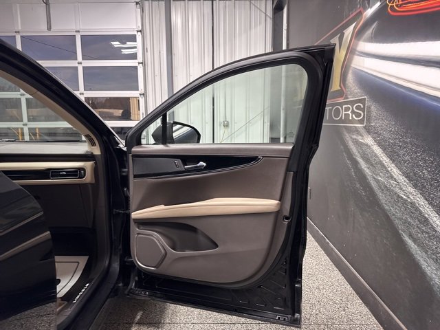 Used 2023 Lincoln Nautilus Reserve w/ Monochromatic Package image 30