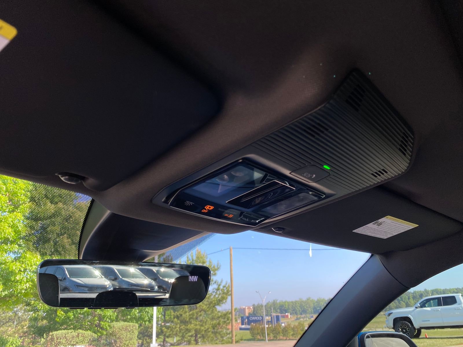 Used 2025 Volkswagen Atlas Cross Sport SEL Premium R-Line image 23