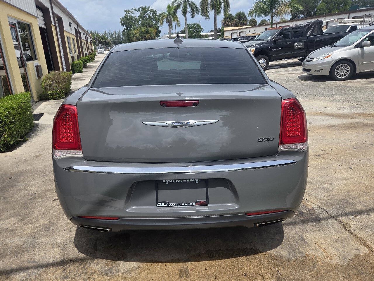Used 2019 Chrysler 300 Limited RWD image 5