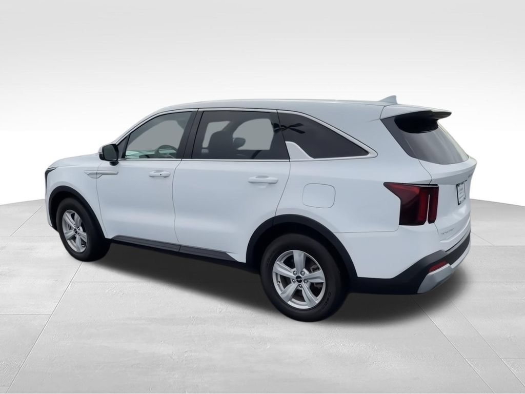 Used 2024 Kia Sorento LX FWD image 7