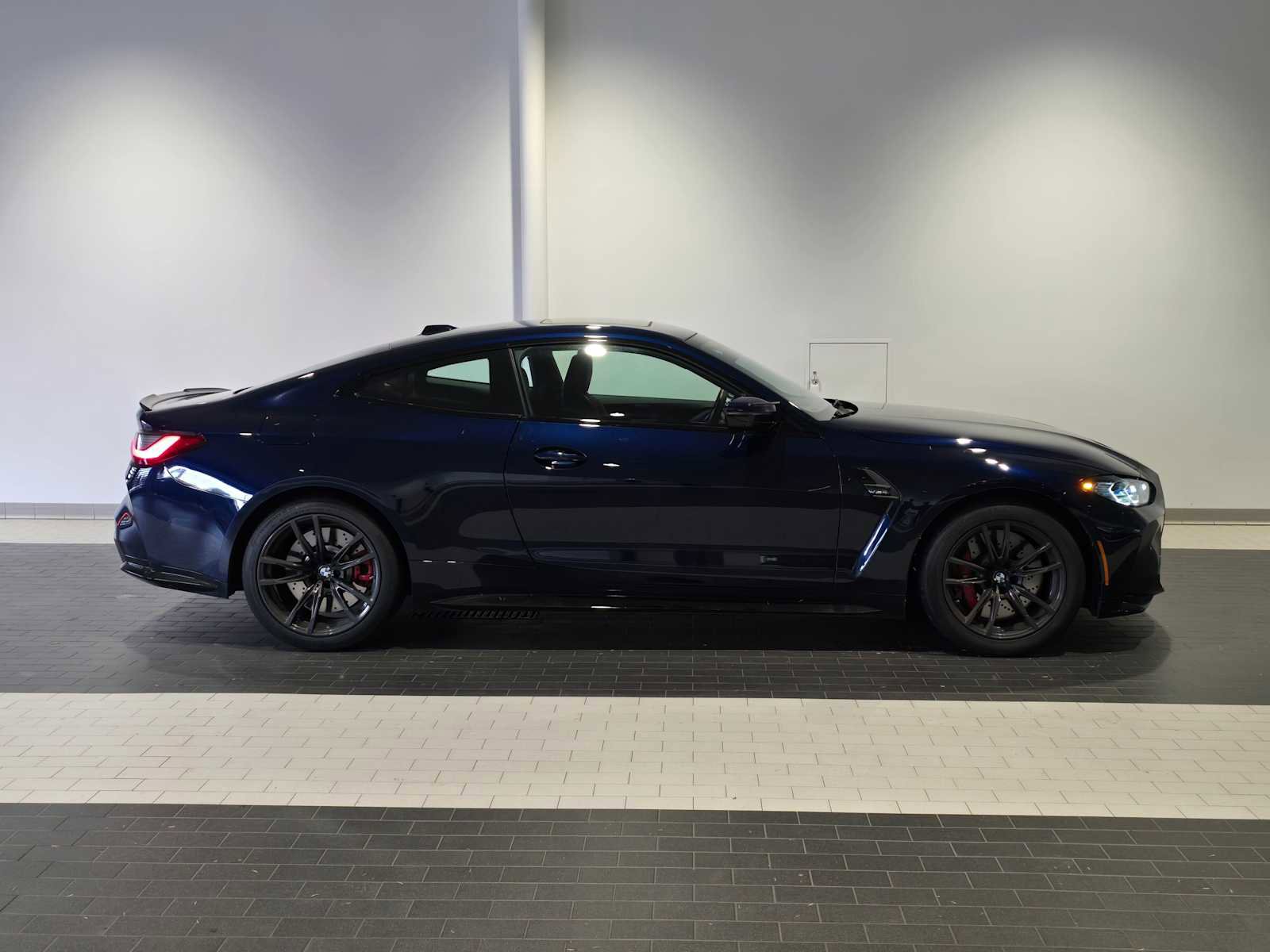 Used 2024 BMW M4 Coupe w/ Executive Package image 13