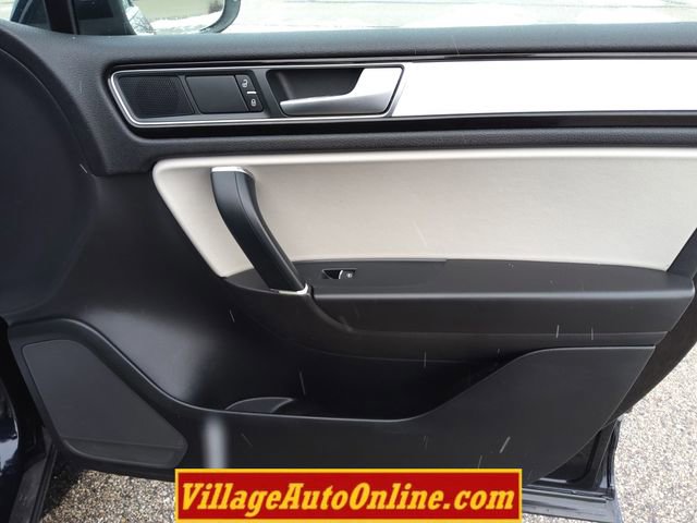 Used 2017 Volkswagen Touareg Wolfsburg Edition image 34