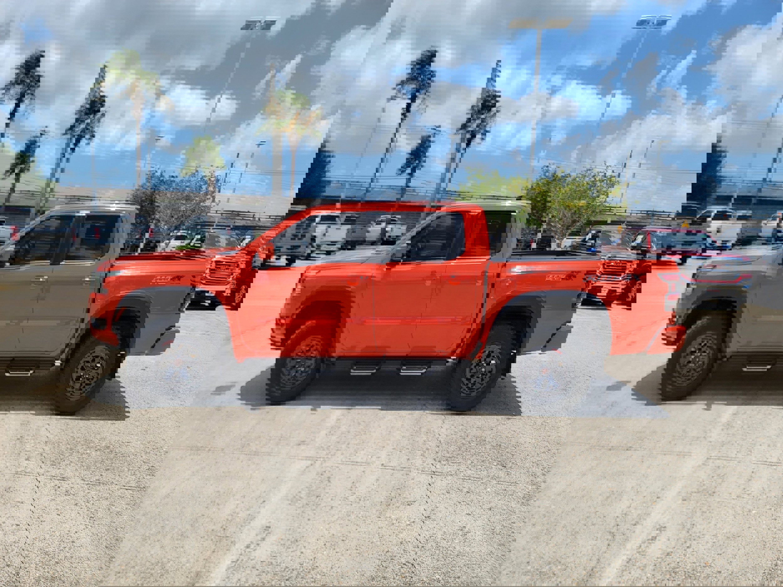 Used 2025 Nissan Frontier PRO-4X w/ Pro Convenience Package image 4