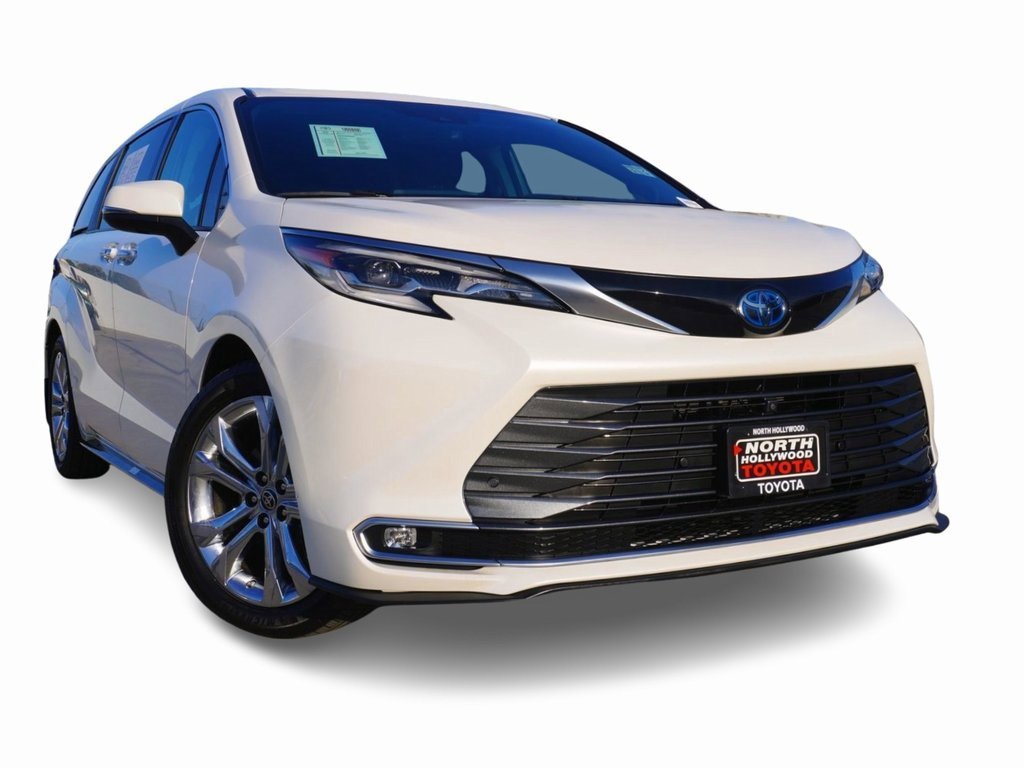 Used 2021 Toyota Sienna Platinum image 2