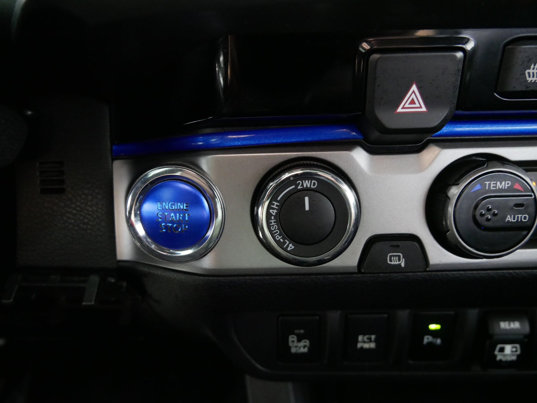 Used 2018 Toyota Tacoma Limited AWD/4WD image 31