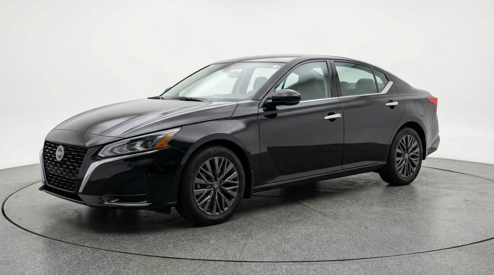 Used 2025 Nissan Altima 2.5 SV FWD image 3