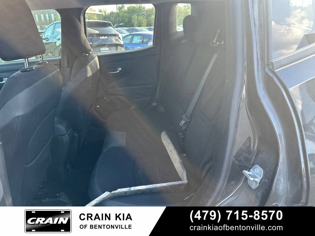 Used 2016 Jeep Renegade Latitude AWD/4WD image 24