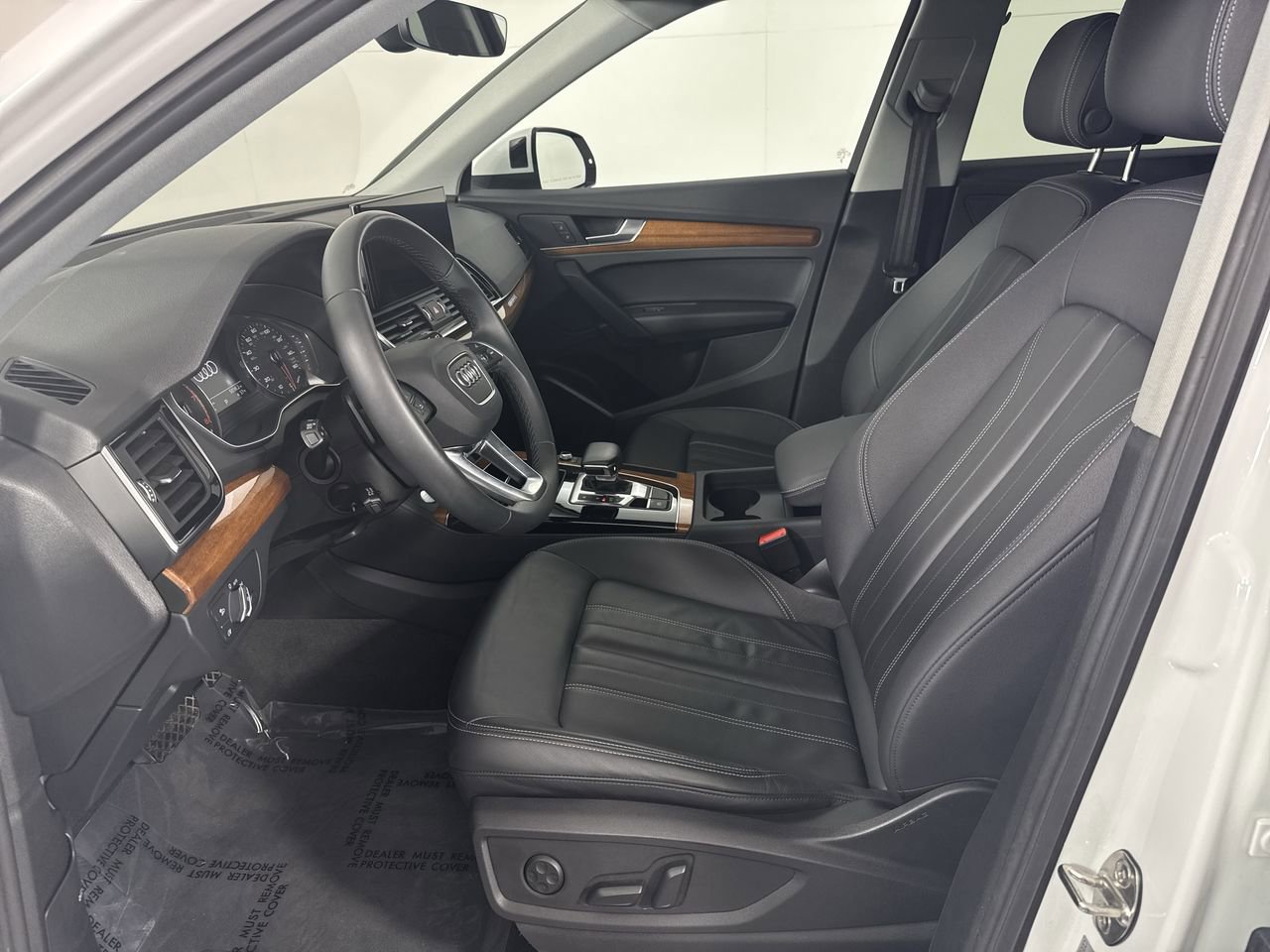 Used 2023 Audi Q5 2.0T Premium w/ Convenience Package AWD/4WD image 2