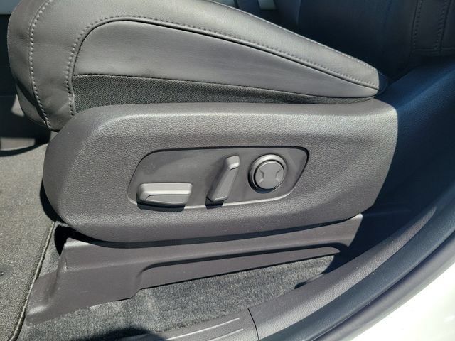 Certified 2024 Kia Carnival EX FWD image 16