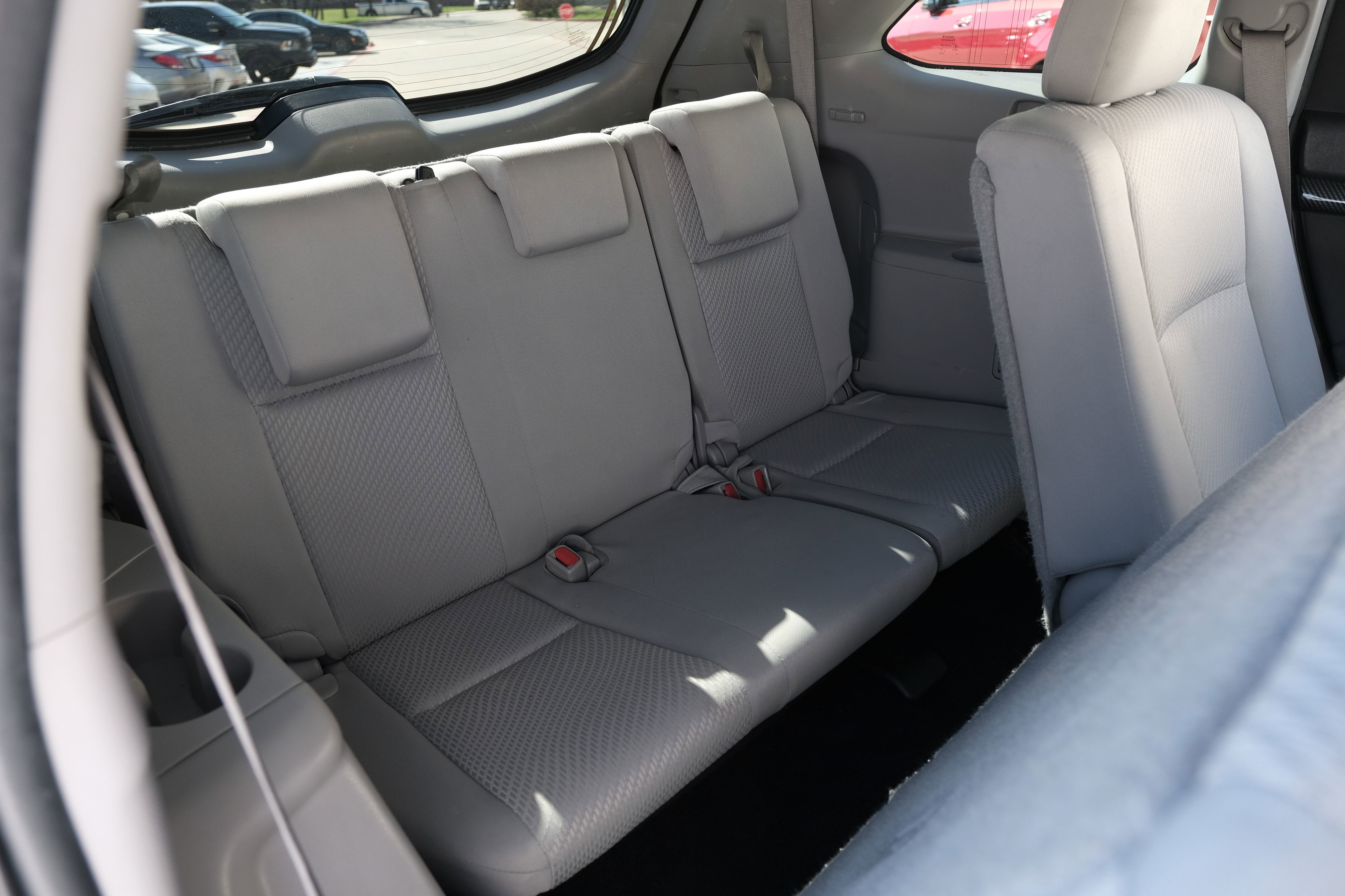 Used 2019 Toyota Highlander LE FWD image 32