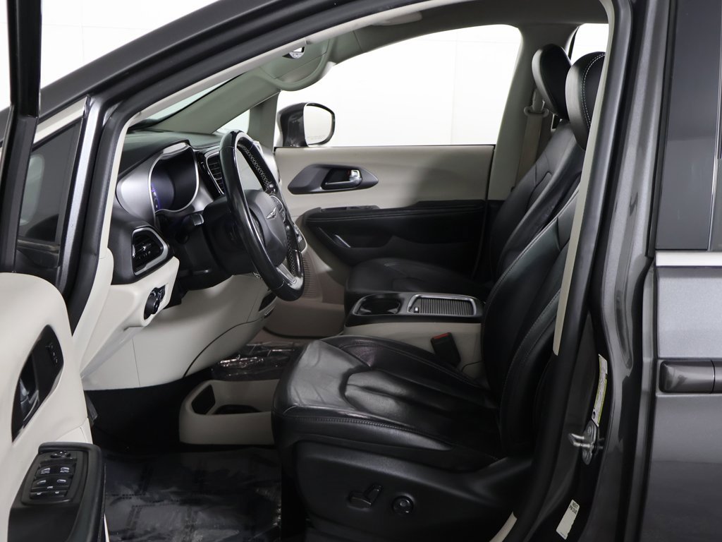 Used 2022 Chrysler Pacifica Touring-L image 23