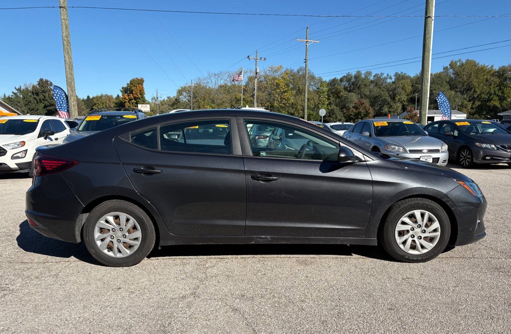 Used 2020 Hyundai Elantra SE w/ Cargo Package (C1) FWD image 3