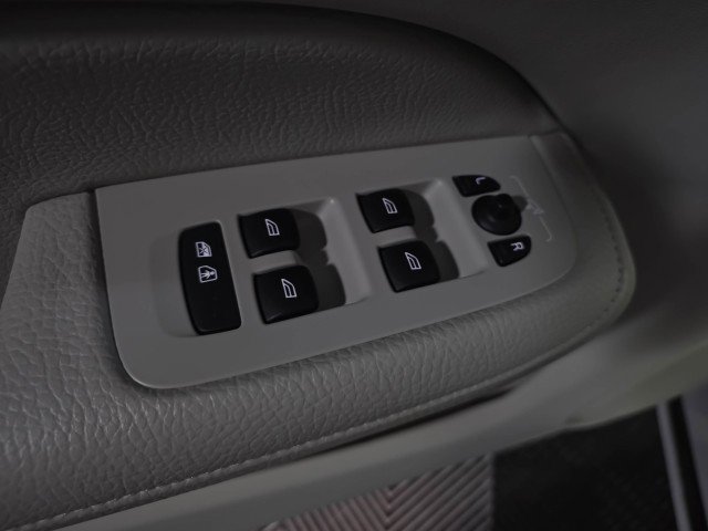 Used 2022 Volvo S60 T8 R-Design Expression w/ Advanced Package image 29