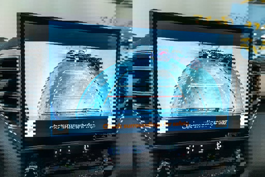 Used 2023 Toyota Tundra Limited w/ Power Package image 32