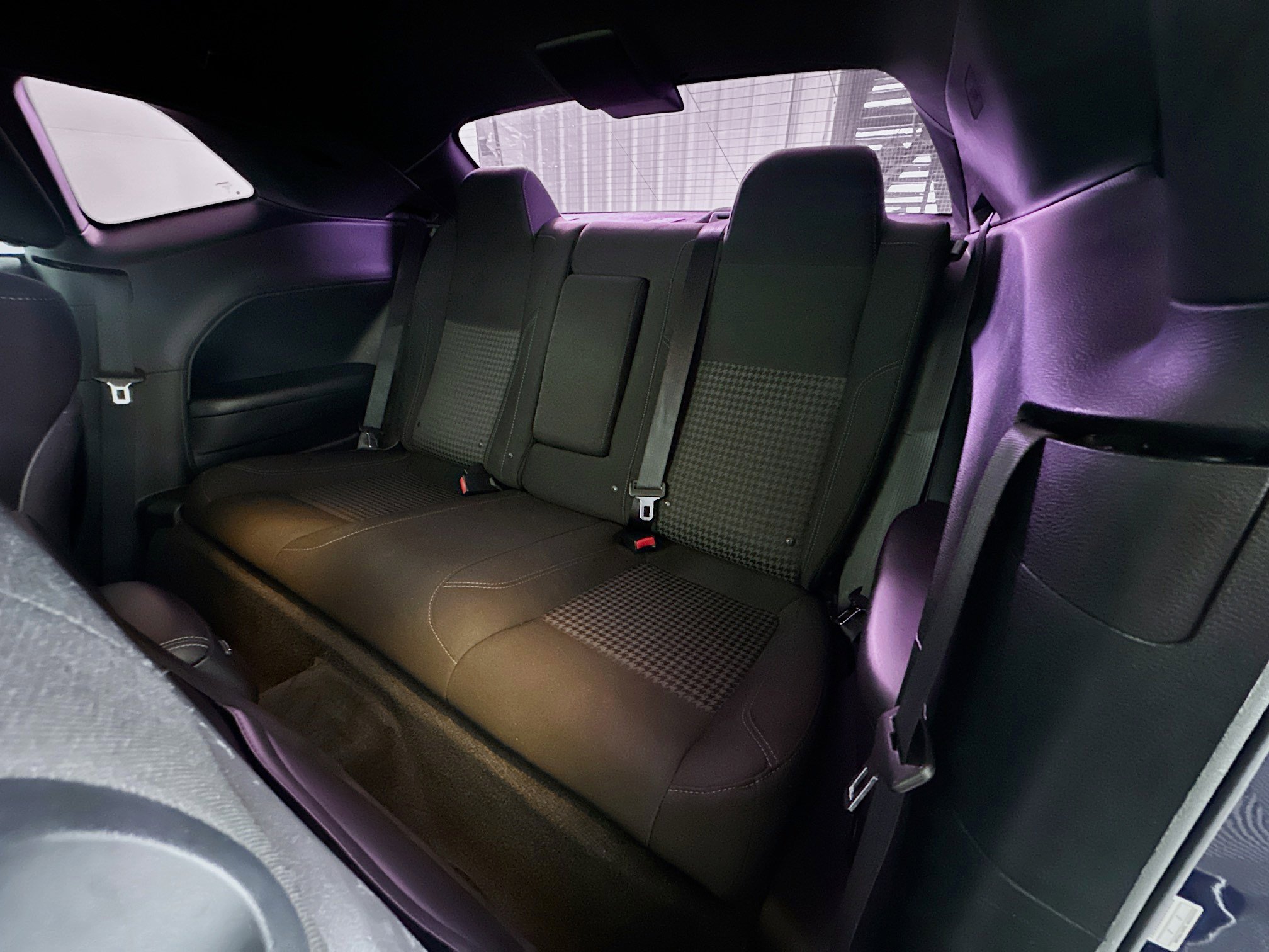 Used 2015 Dodge Challenger SXT image 24