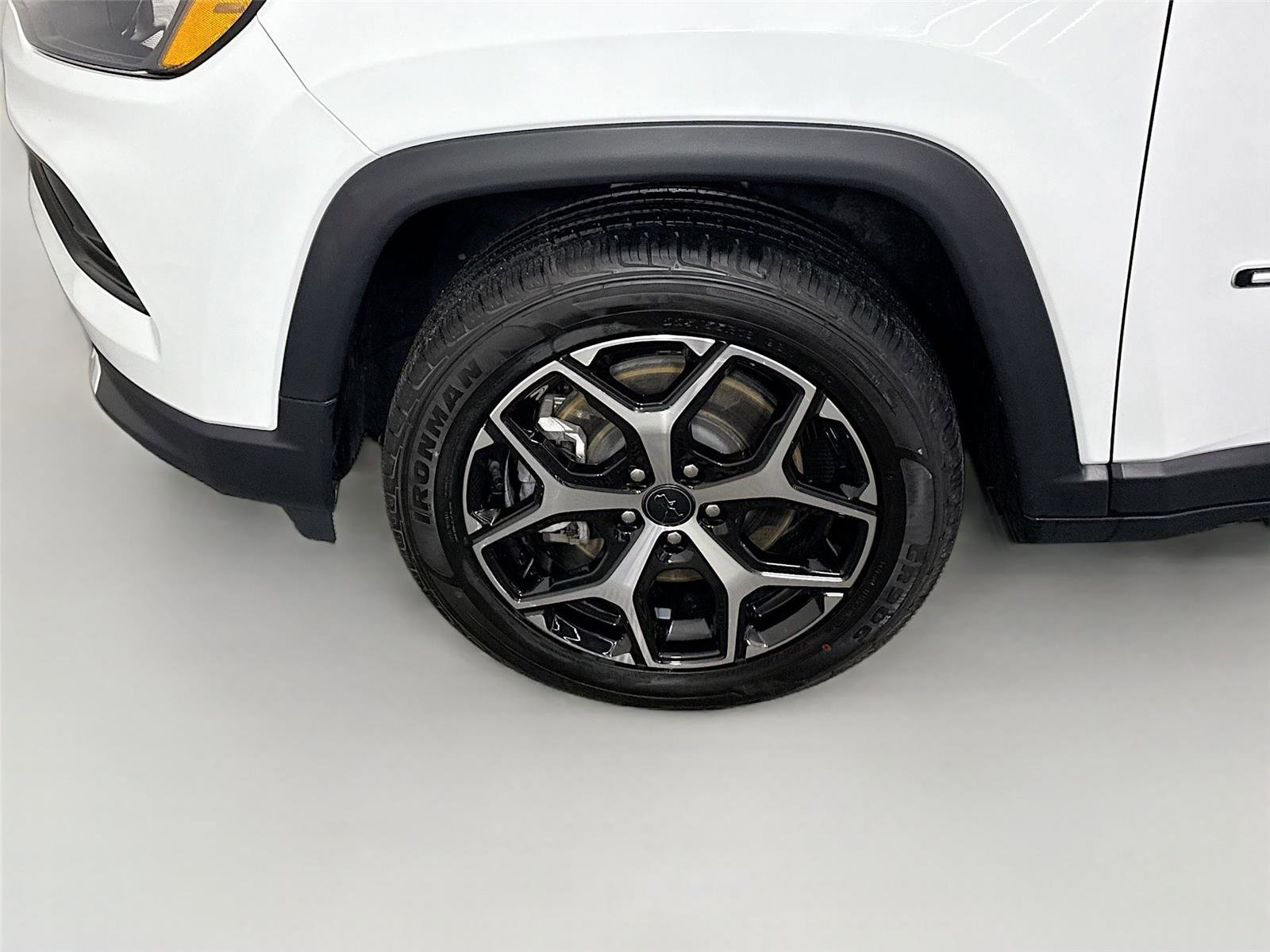 Used 2025 Jeep Compass Limited image 22